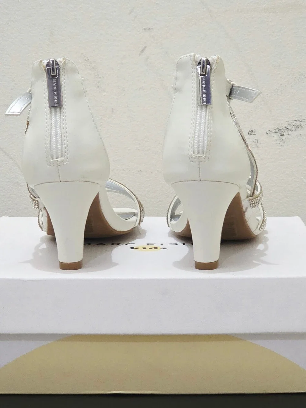 MARC FISHER Kids KENDALL SALTO style MCF127 White Rhinestone Heels Size 2 IN BOX
